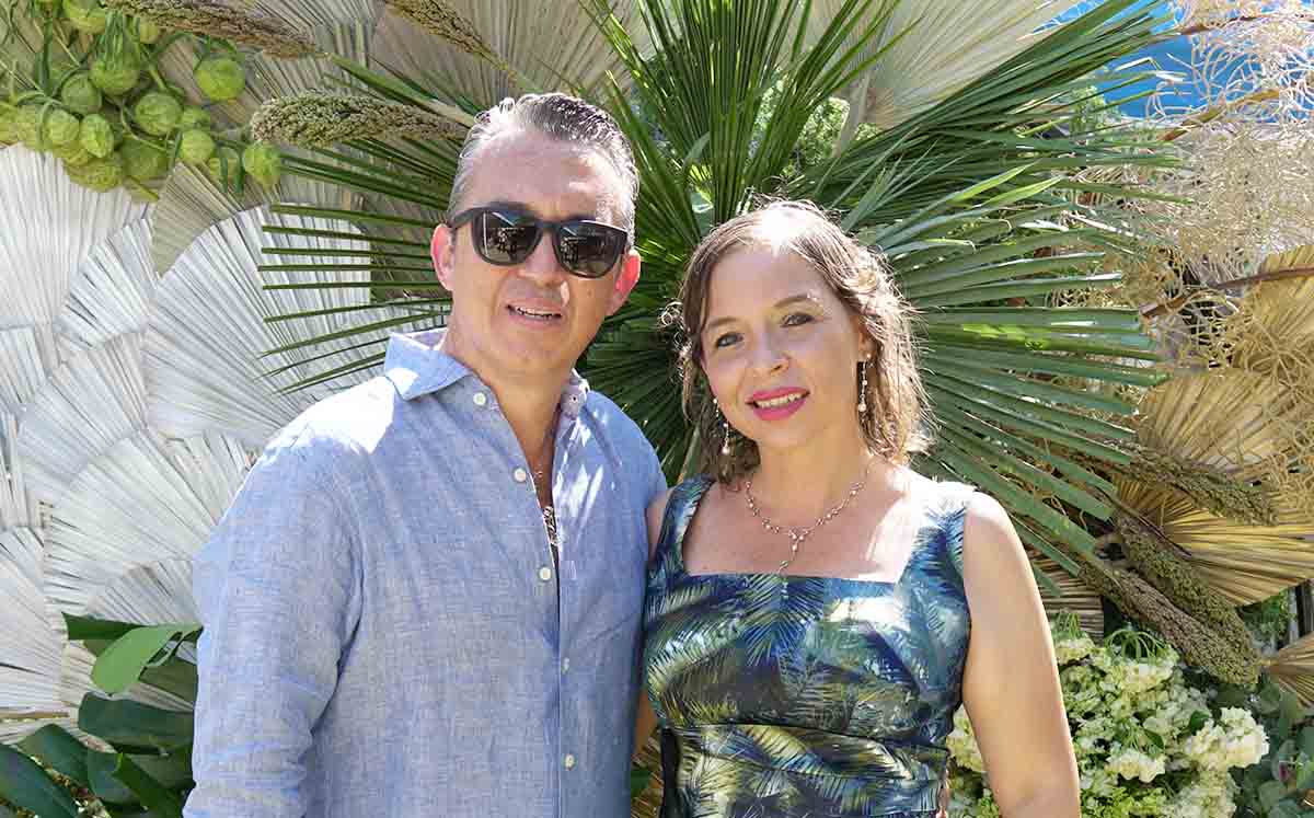 Asistentes del evento felices por ser parte de la comunión de Nico