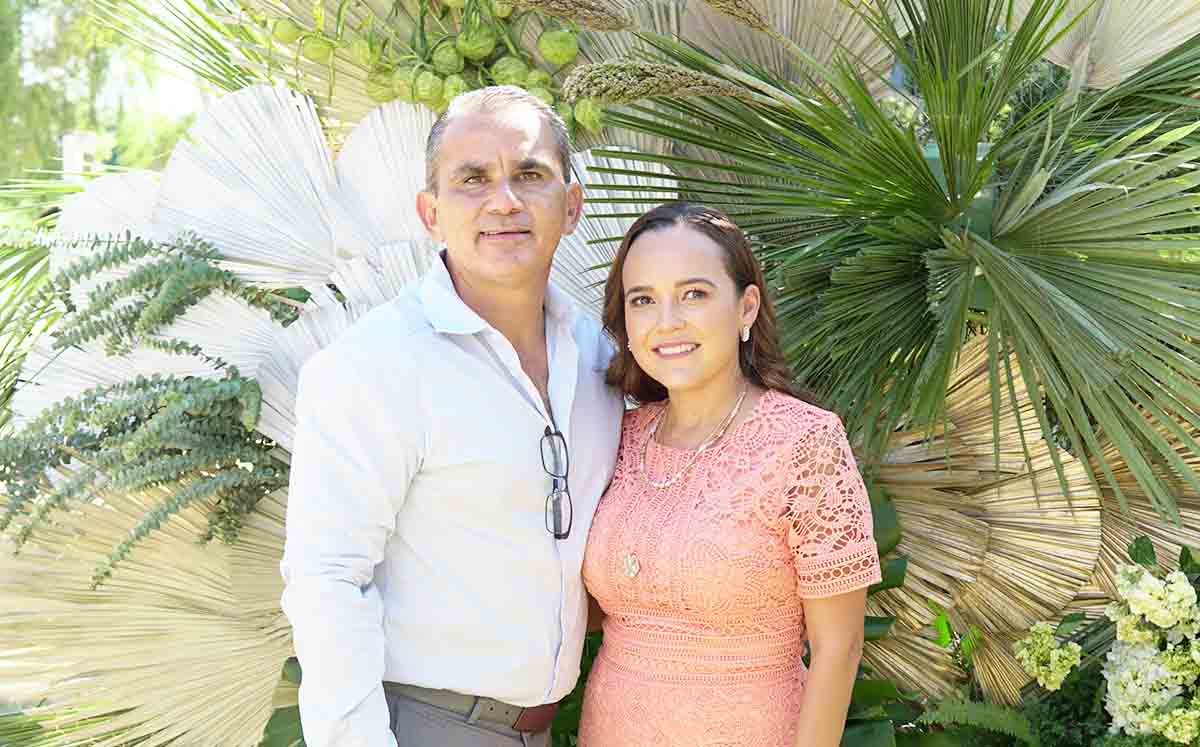 Asistentes del evento disfrutaron de una decoración tropical por parte de Blume