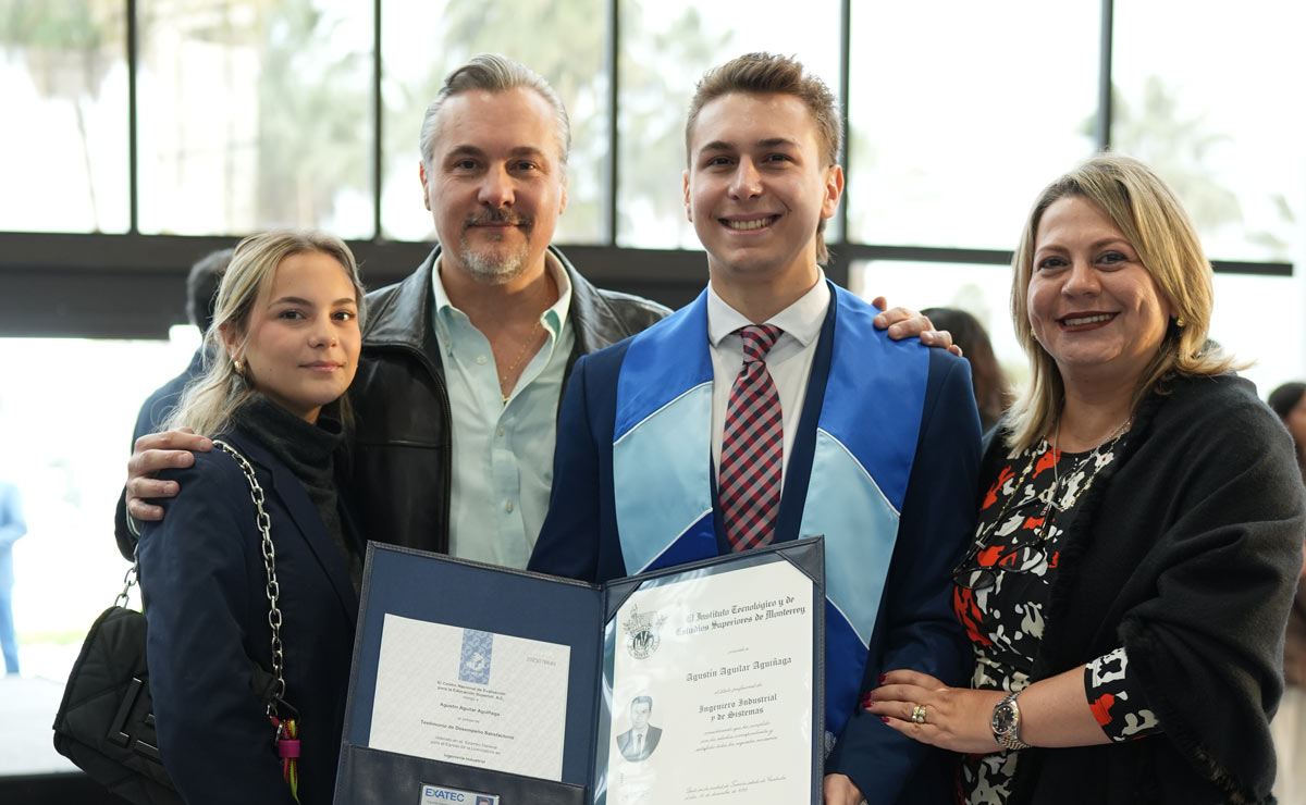 Ángela, Agustín, Agustín y Claudia