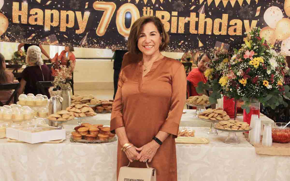 CARMEN PLAZA feliz de festejar junto a Sandra de su 70 cumpleaños