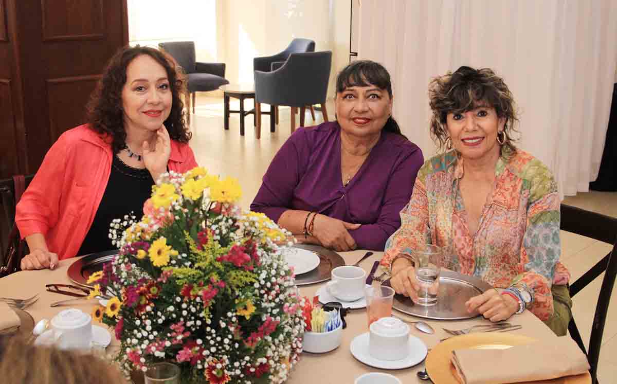 CLAUDIA BETANCOURT, GLORIA GARIBALDI Y SILVIA CASAS nos regalaron sus mejores sonrisas en el cumpleaños de Sandra