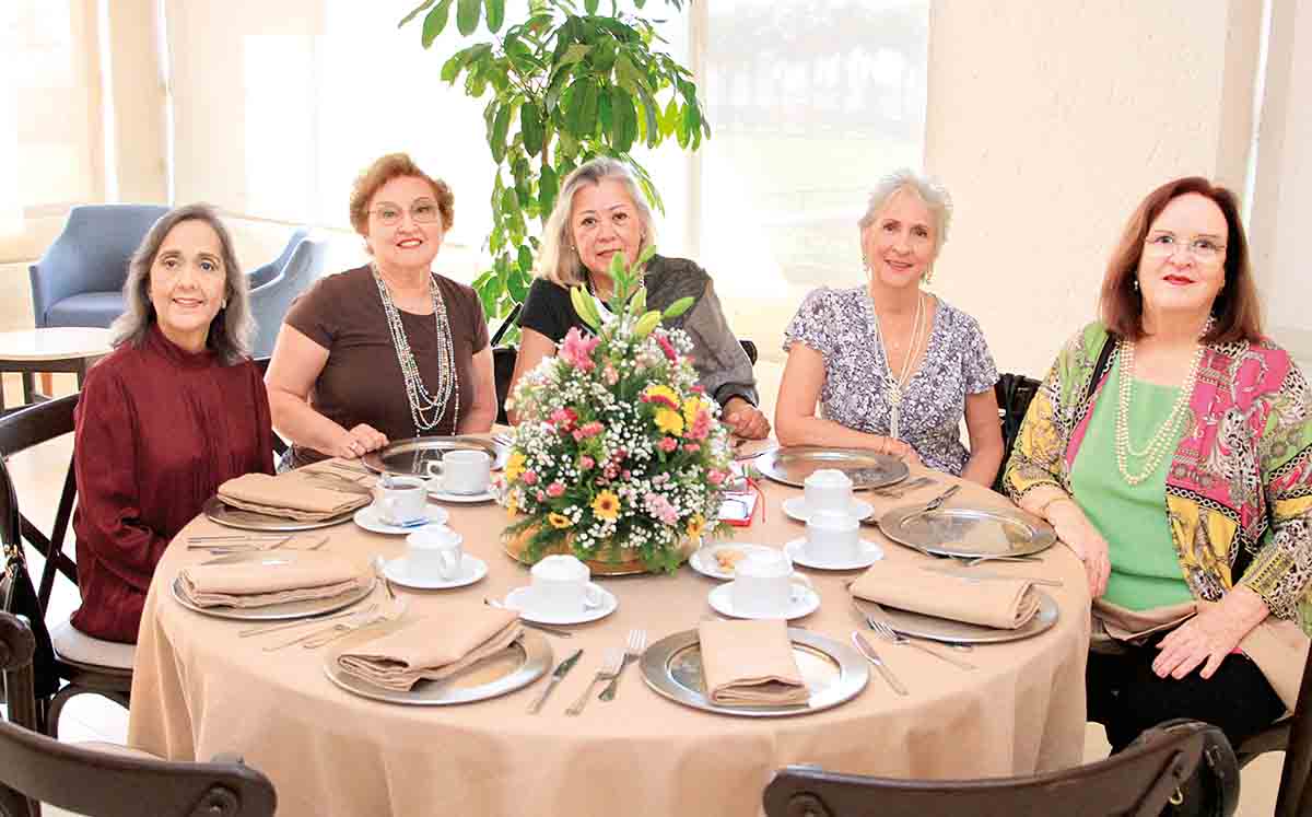 SAGRARIO BARREDA, ROSARIO MARTÍNEZ, JACKIE CHIU, ROSA ELSA ALANIS Y GABRIELA ORTEGA llegaron con sus mejores outfits al Centro Deportivo Español
