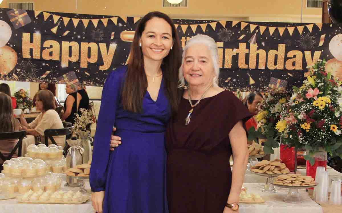 ANA CAROLINA GARIBALDI, SANDRA VILLASEÑOR disfrutaron de una gran variedad de postres como galletas, empanadas de cajeta, cupcakes y brownies