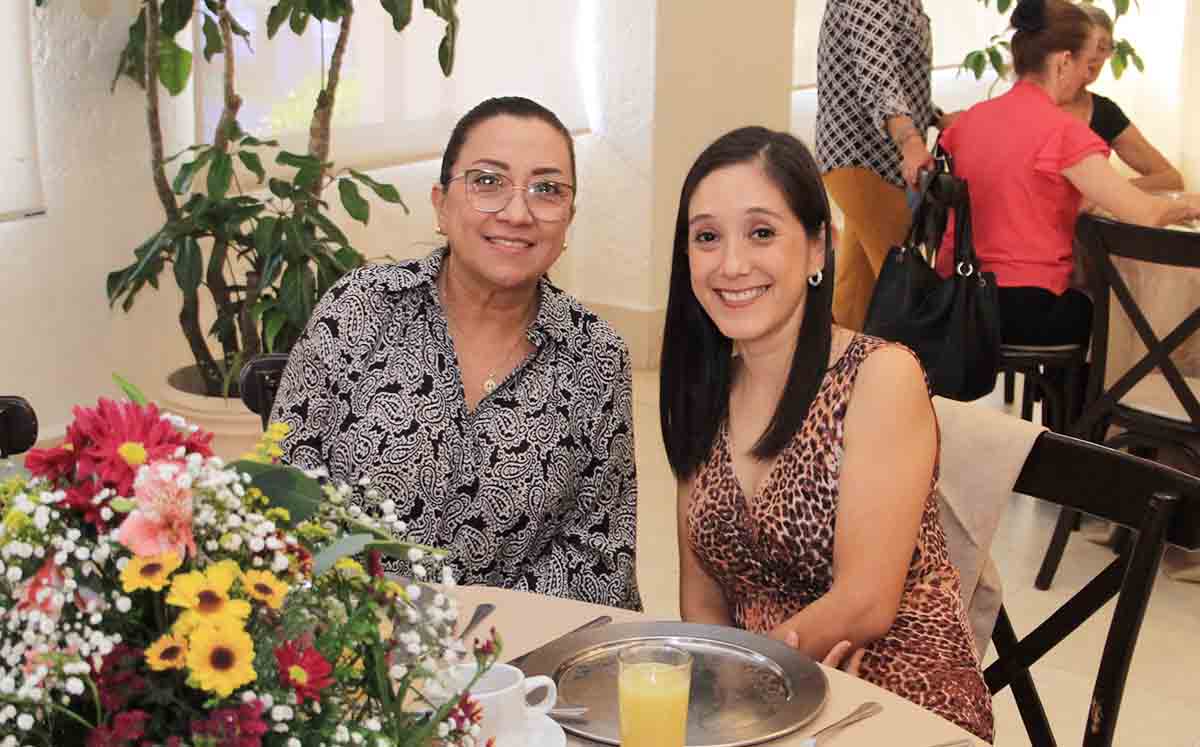 IRMA VICENCIO Y AYERIM ROCHA llegaron con sus mejores outfits al Centro Deportivo Español