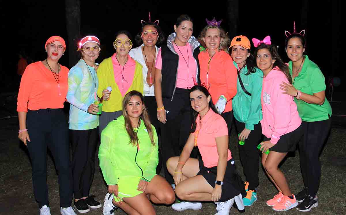 Asistentes de la fiesta en el green
