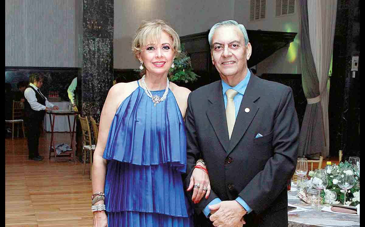 CHARY FERNÁNDEZ Y JOSÉ ÁLVAREZ disfrutaron del grupo Estilo Latino