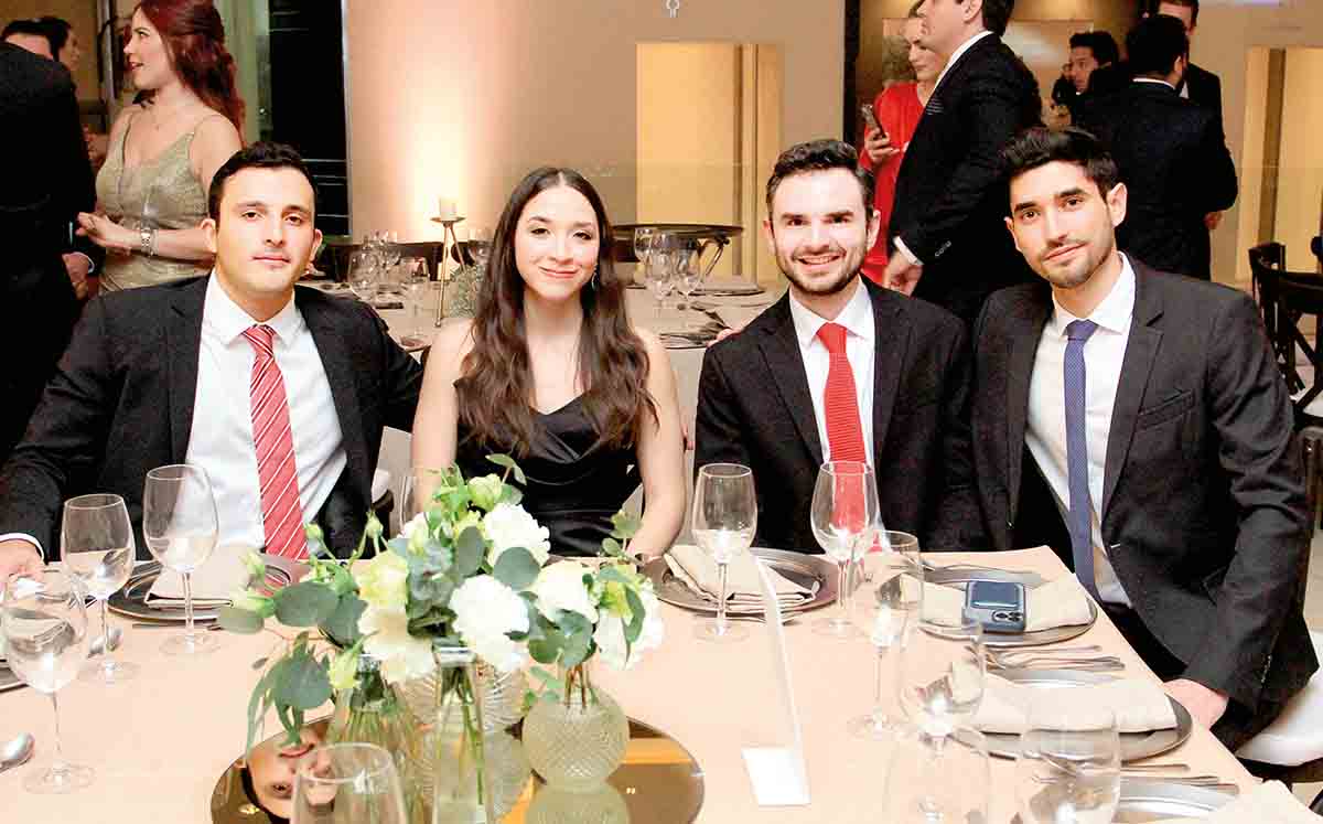 JOSÉ ZAVALA, KATHYA ÁLVAREZ, ALEX FLORES Y LUIS FELIPE FLORES felices de celebrar junto a Paola y Luis de su boda