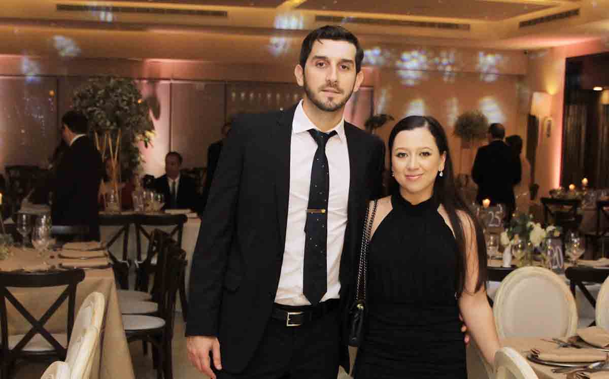 ALEJANDRO LÓPEZ Y MARÍA FERNANDA DELOI llegaron con sus mejores outfits al Deportivo Español