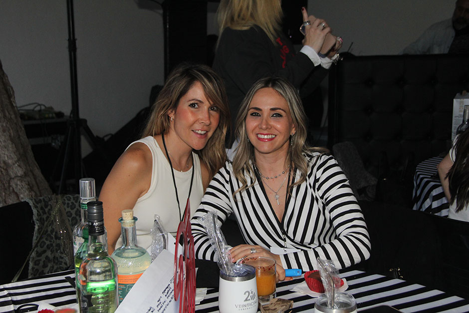 Claudia Márquez y Diana Herrera.