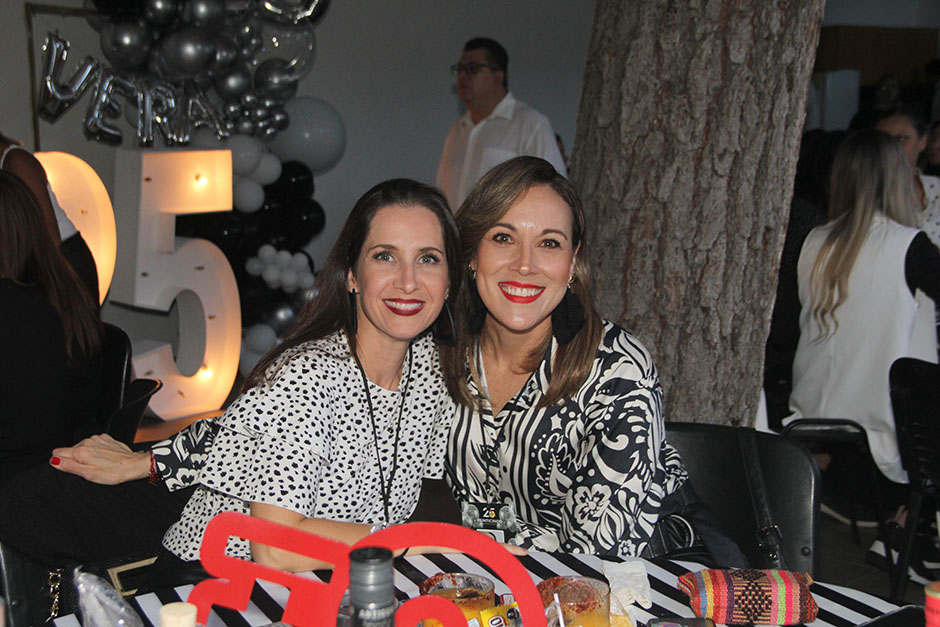 Claudia Márquez y Diana Herrera.