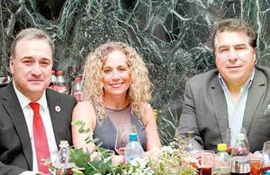 EDUARDO LACAVEX, MARILÚ CEJA, JESÚS ALTAMIRANO, GLORIA ALFARO Y CÉSAR REYES felices de estar presentes en la cena de gala de la Crz