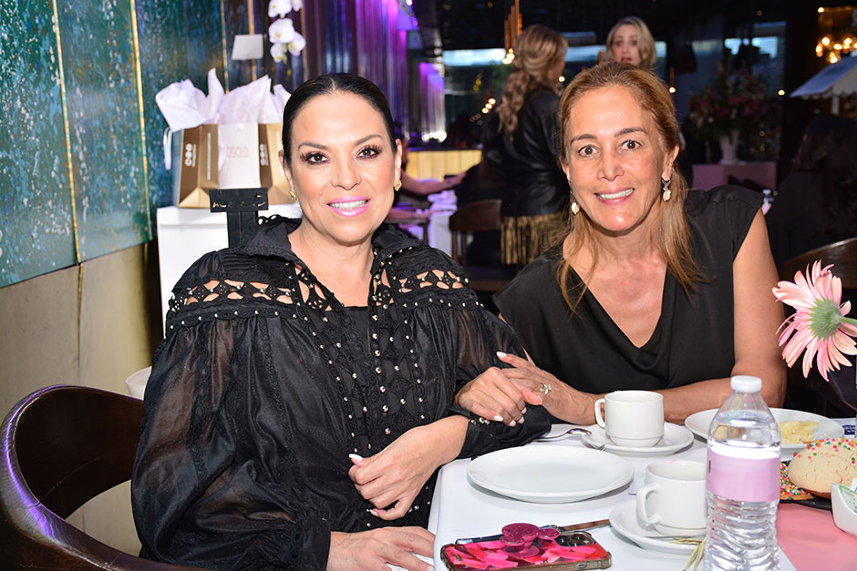 Lucy Verduzco y Esther de Voss