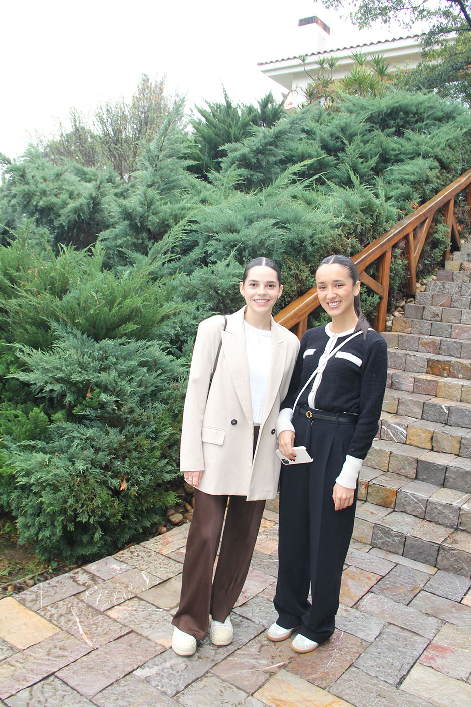 Paola Arámbula y Camila Lemus.
