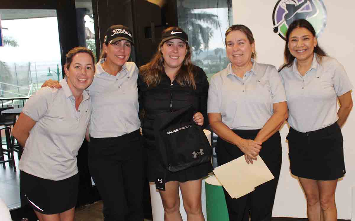 LUCY LORENZO, ISABEL GÓMEZ, ADRIANA CAZAUBON, ROSA ESTEVE Y HORTENSIA ROJAS llegaron puntuales al green