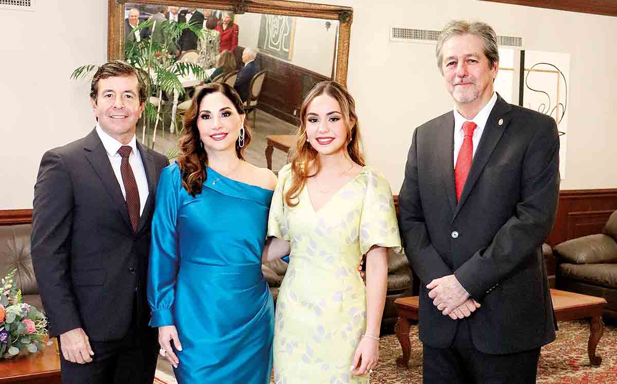 ALEJANDRO FERNÁNDEZ, REBECA SALAZAR Y GERMÁN MEZA presentes en la pedida de NATALIA FERNÁNDEZ