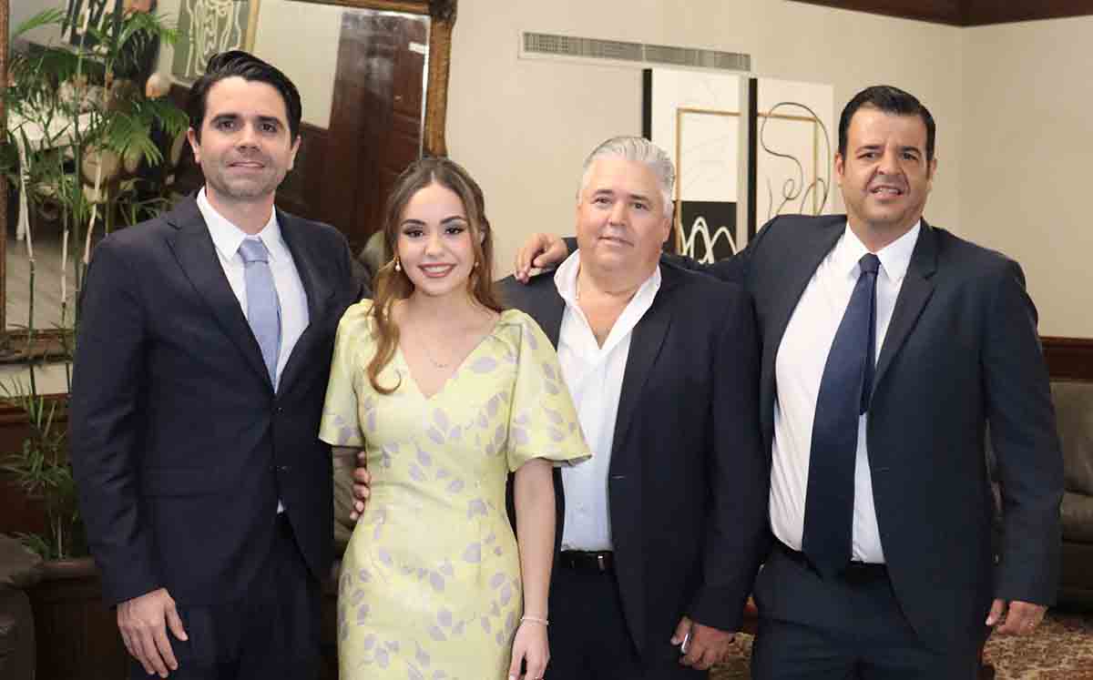 CARLOS FERNÁNDEZ, NATALIA FERNÁNDEZ, ANTONIO FERNÁNDEZ Y ARTURO ELIZONDO llegaron con sus mejores outfits a la pedida