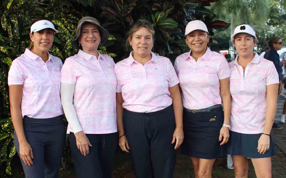 ISABEL GÓMEZ, ANA BETY GUTIERREZ, ROSA ESTEVE, HORTENSIA ROJAS Y LUCY LORENZO felices de estar presentes en el torneo