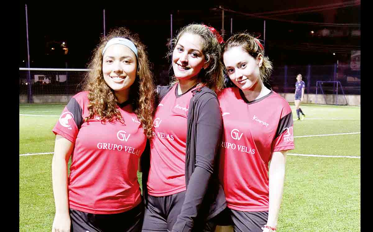 XIMENA ZAMBRANO, MARÍA LORENA ORGANISTA Y CRISTY GONZÁLEZ se divirtieron y ayudaron a la Asociación Civil Salvando Patitas