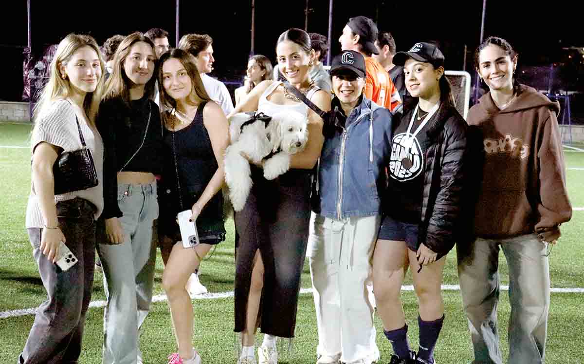MÓNICA RÁBAGO, LORENA CASANOVA, MARIANA GONZÁLEZ, MONTSERRAT ÁVILA, ISABEL RODRÍGUEZ y MONSE HERNÁNDEZ felices de ayudar a una buena causa