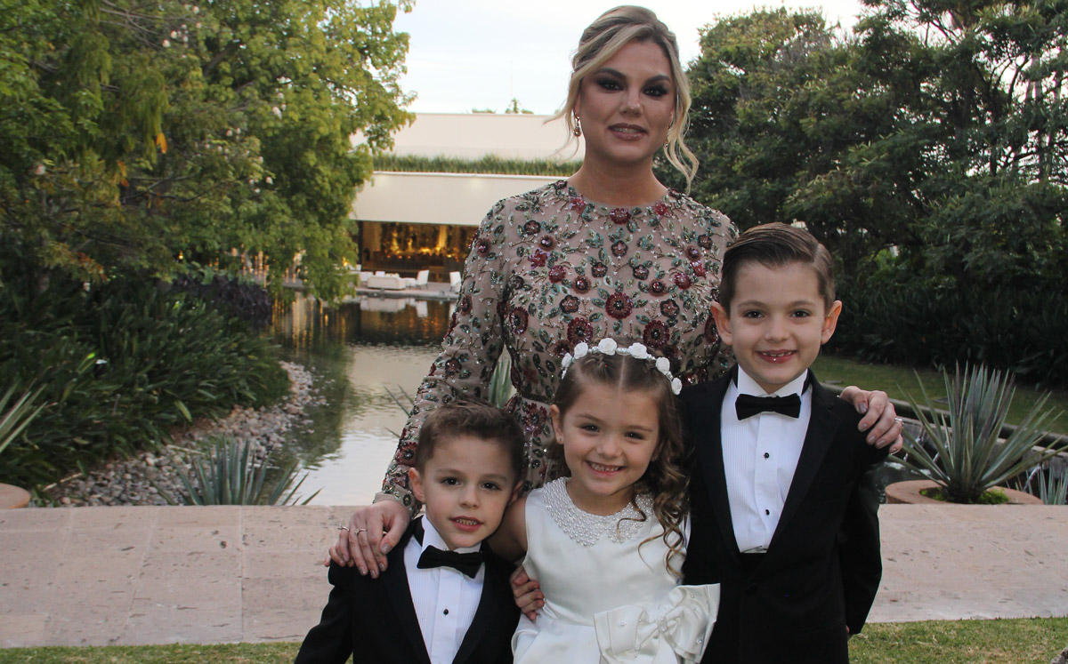 Amanda Versteeg de De la Garza, Enrique, Alessandra y Nikolas De la Garza  / Foto: Chic Guadalajara