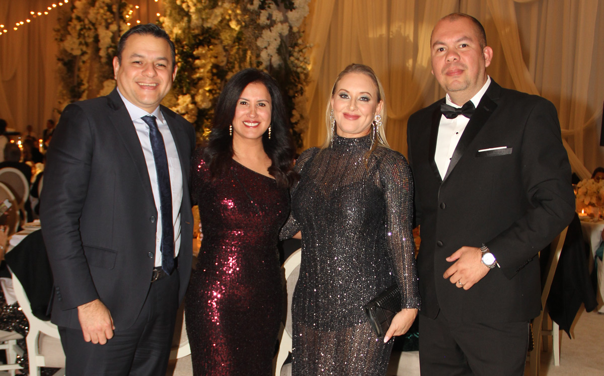 Eduardo Haros, Claudia Guajardo, Shanna y Benjamín Rodríguez / Foto: Chic Guadalajara