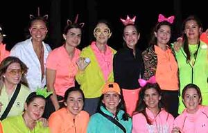 Las invitadas llegaron con sus outfits más fluorescentes  al green