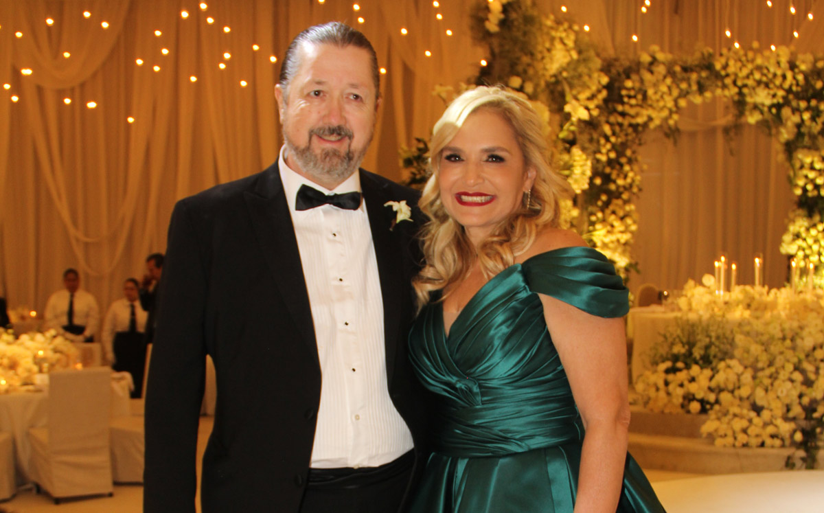 Papás de la novia. Enrique Alberto De la Garza y Roxana Calderón de De la Garza / Foto: Chic Guadalajara