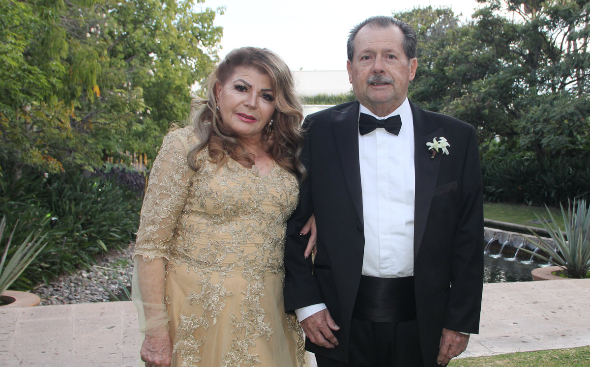 Papás del novio. Irma Jiménez de Barrón y Antonio de Jesús Barrón  / Foto: Chic Guadalajara