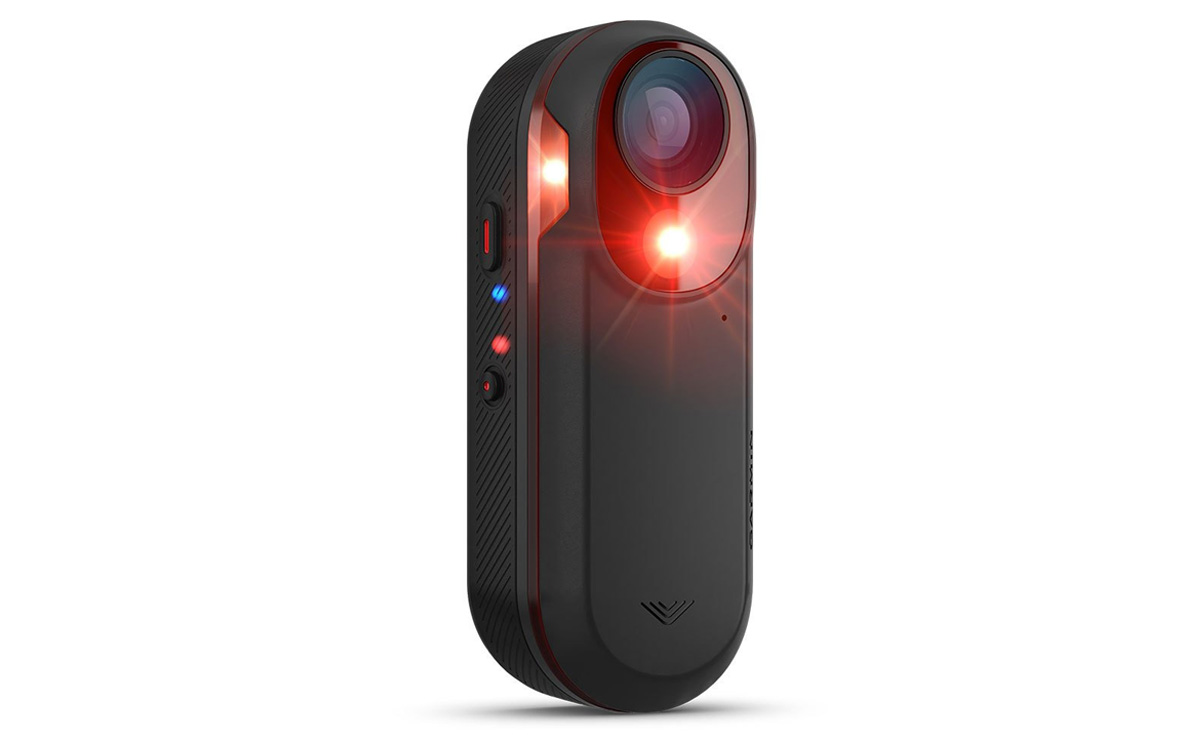 El radar Garmin RCT715 de visión trasera con cámara y luz graba continuamente tu recorrido, además detecta los vehículos que se aproximan.