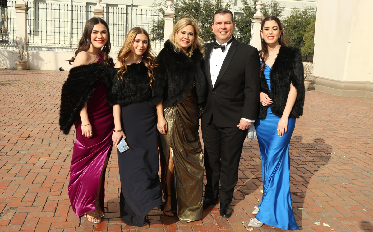 Valeria Colyer, Andrea Colyer, Any Garza de Colyer, Rodrigo Colyer y Raquel Colyer / Foto: Roberto Alvarado