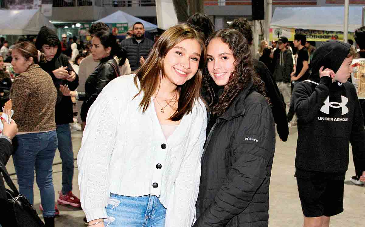MARíA REGINA LÓPEZ Y ALEXI MONGE felices de disfrutar la tradicional kermes del ICT