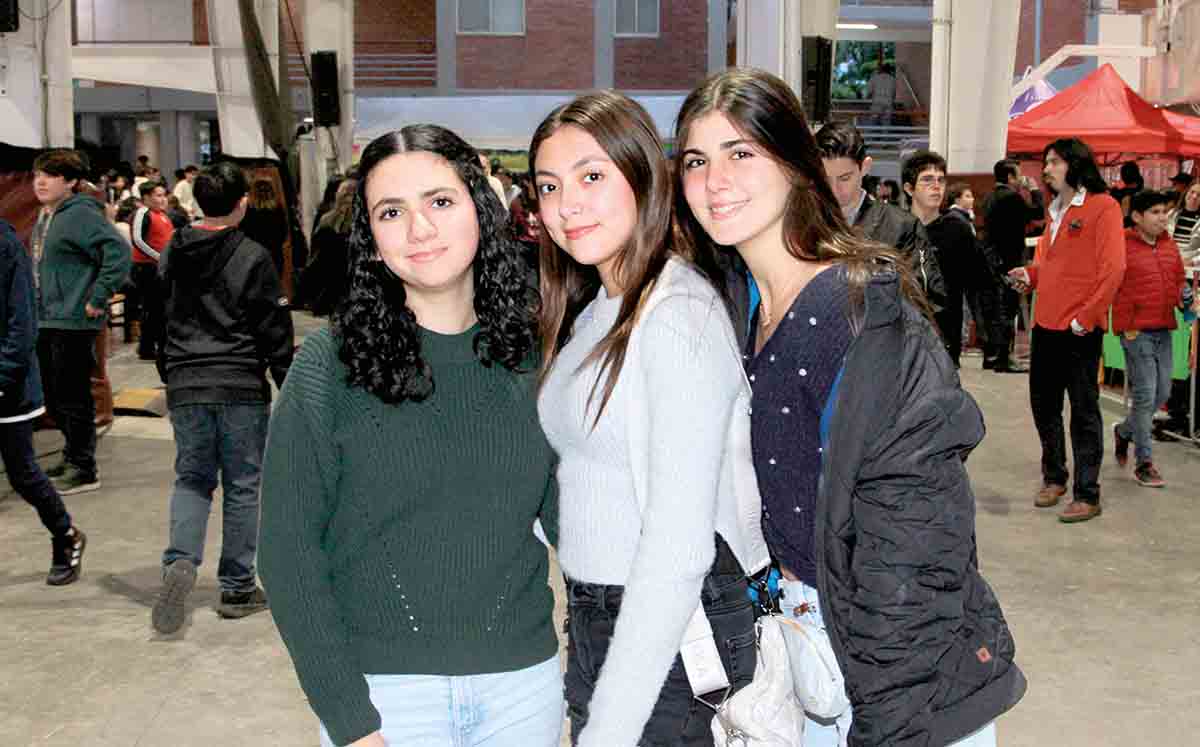 MARÍA LOZANO, ANA GUERRERO Y LILIAN NADER disfrutaron de una gran variedad de bebidas y platillos en la kermes del ICT