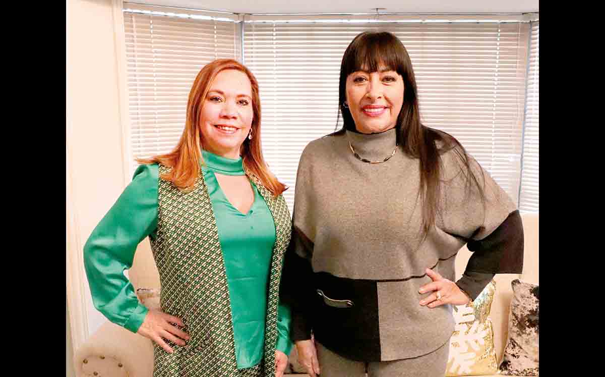 CYNTHIA GONZÁLEZ y JUANITA RODRÍGUEZ degustaron fruta de temporada, tamal de cazuela, pan de dulce, café y jugo de naranja