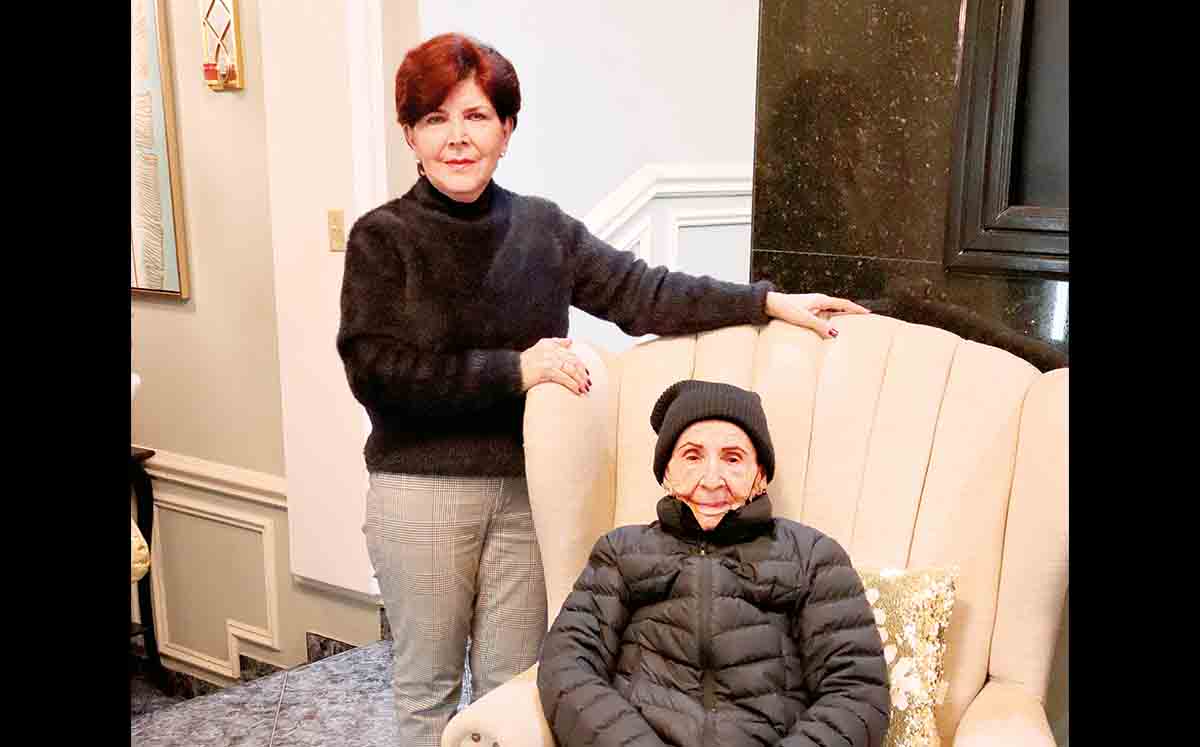 VIOLETA DE MATEOS Y ANA MARÍA MONTES presentes en la Casa Alzherimer
