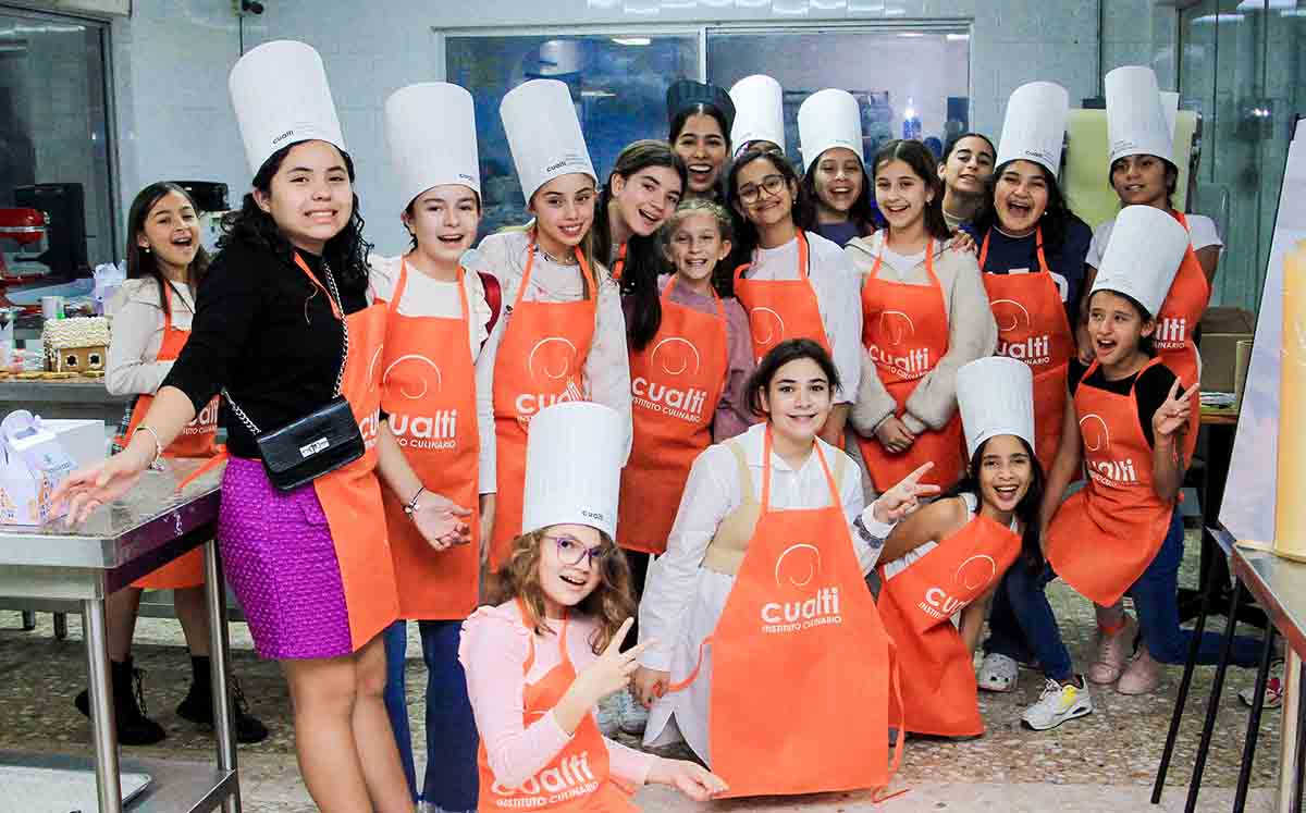 Invitadas del evento felices en Cualti