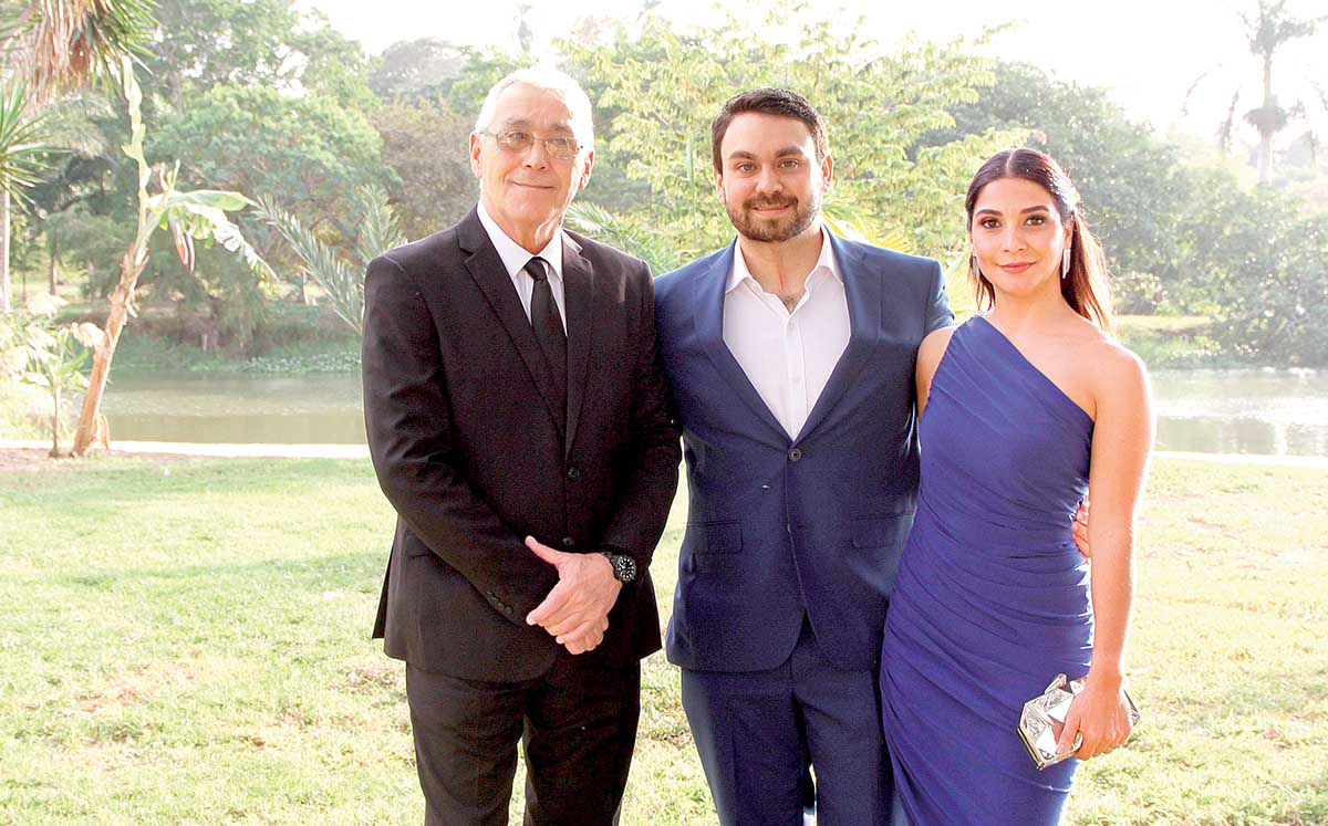 RUBÉN CID, RUBÉN CID Y ERIKA DE CID nos regalaron sus mejores sonrisas en la boda de Karla y Marcelo