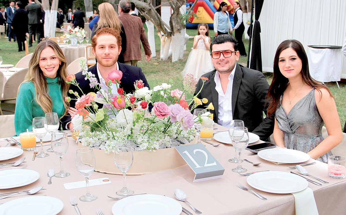 ISABELA TAMAYO, RUBÉN FERES, CHARLY RIVERA Y REBECA SCHEKAIBAN un menú de crema de espárragos, filete a la pimienta con verduras a la mantequilla