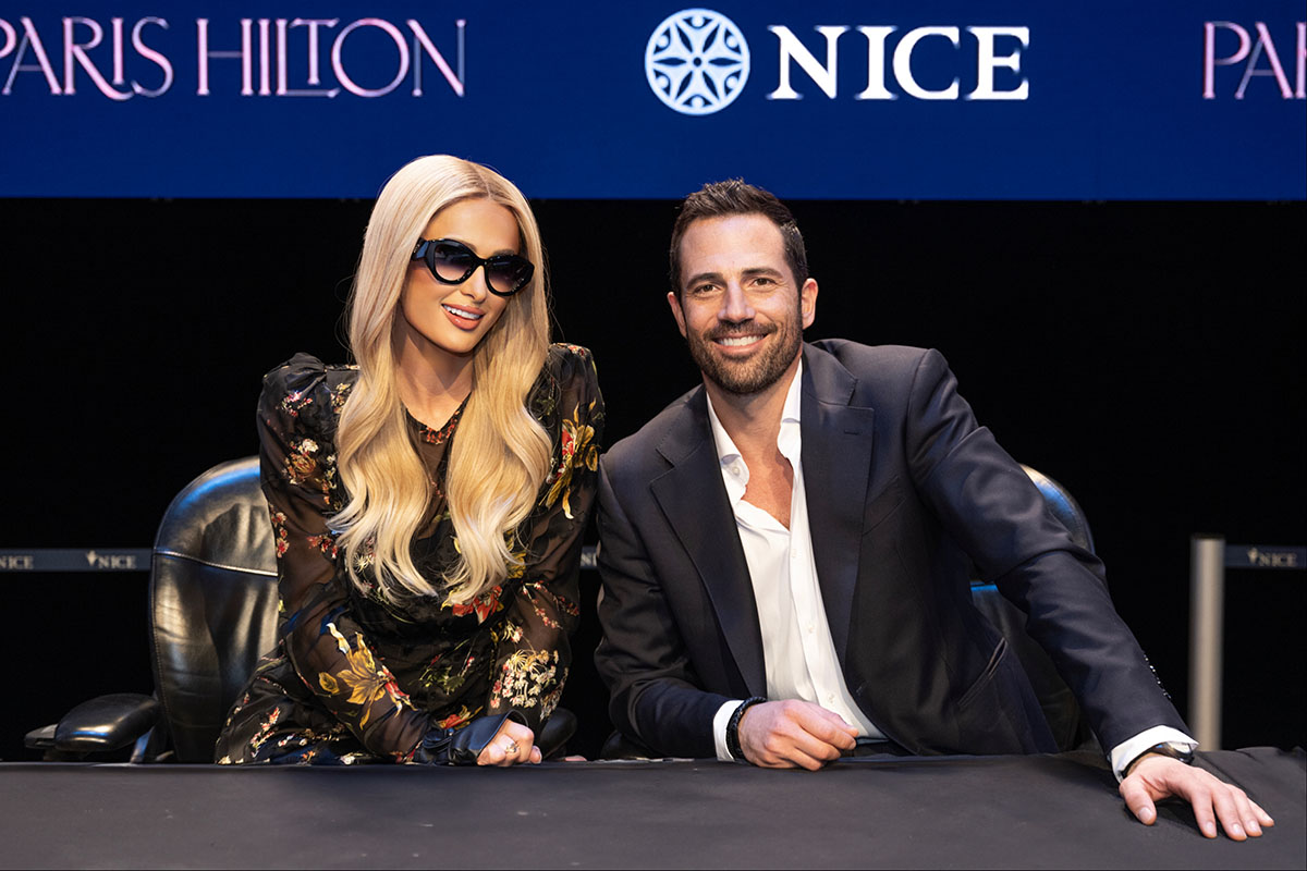 01 Alejandro Litchi y Paris Hilton