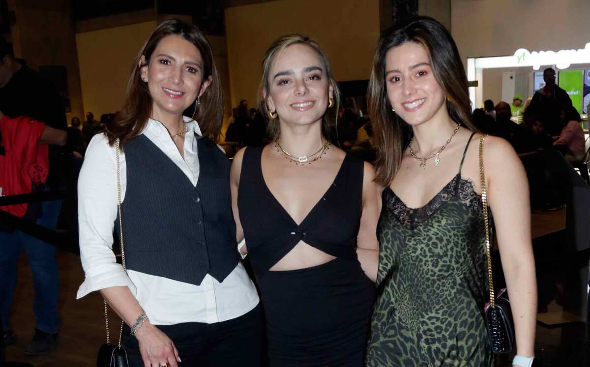 Adriana Villalobos de Cepeda, Karla Eugenia Treviño y Daniela Cepeda