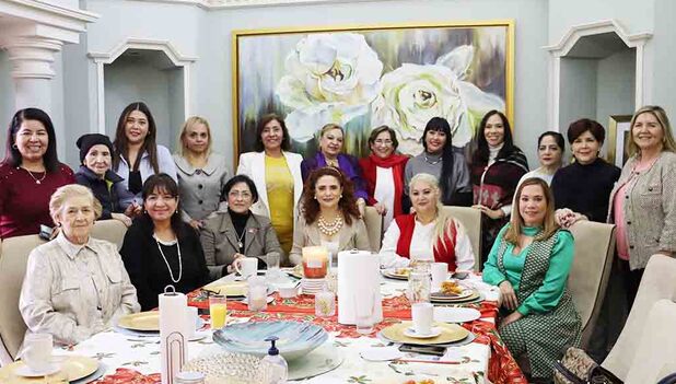 Asistentes del evento realizaron la tradicional partida de rosca de reyes