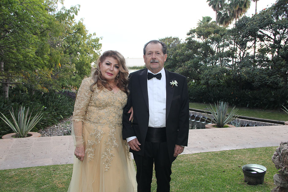 03 Irma Jiménez  y Antonio de Jesús Barrón. Papás del novio