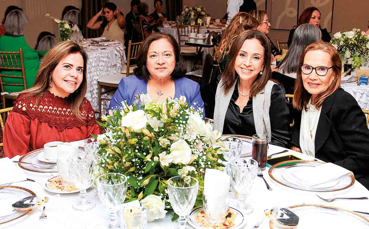 NORMA RODRÍGUEZ, MARÍA DOLORES MARTÍNEZ, DORA PRIANTI Y ESTHER DE HEREDIA llegaron con sus mejores outfits a la despedida