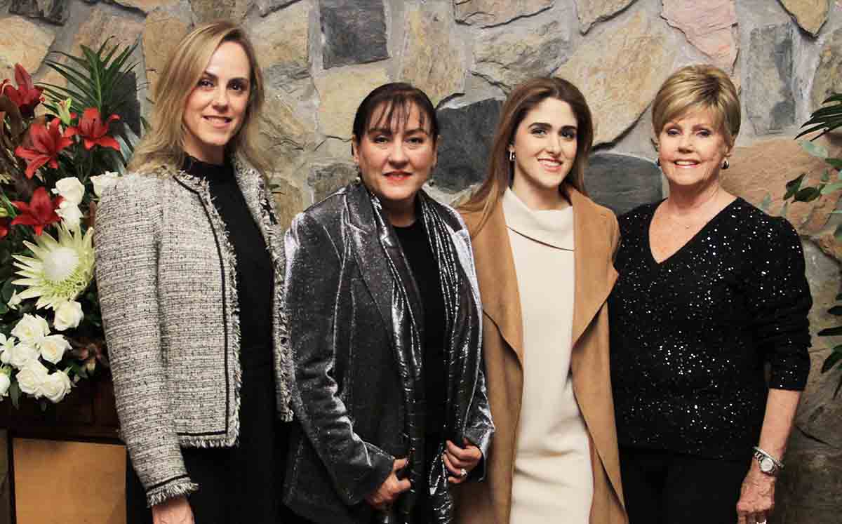 ANYA ELIZONDO, OLGUITA DE ELIZONDO, OLGA ELIZONDO Y ANNE FUNK degustaron de canelos rellenos de ragú de carne en salsa de queso