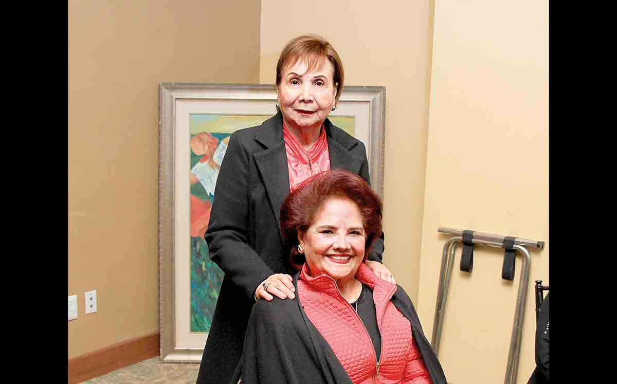 OFELIA DE RÁBAGO y ELSA VÁSQUEZ llenaron de buenos deseos a la festejada