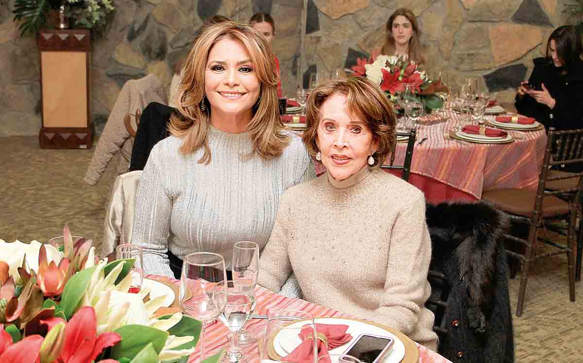 SYLVIA TACEA Y ALICIA BRICTSON degustaron de una guarnición de ensalada del club, jamón serrano, pera y manzana