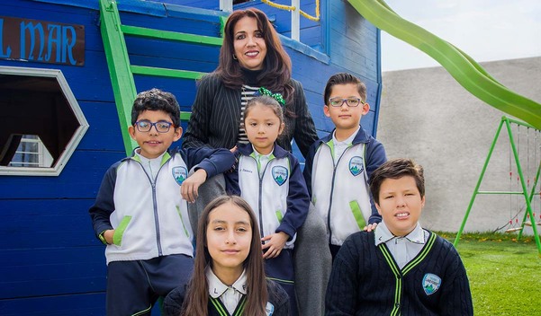 Soraya Cruz, Demián Alvárez, Valentina Zamora, Alex Camacho, Hannia Bravo y Arturo Alanís