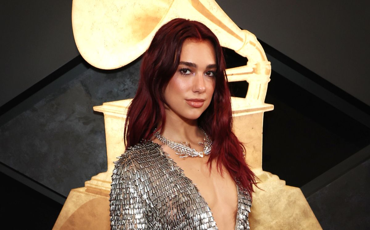 Dua Lipa llega a los Grammy acompañada de un hombre; ¿quién fue? (Getty Images)