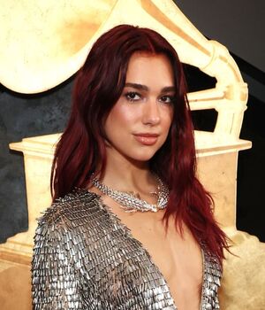 Dua Lipa llega a los Grammy acompañada de un hombre; ¿quién fue? (Getty Images)