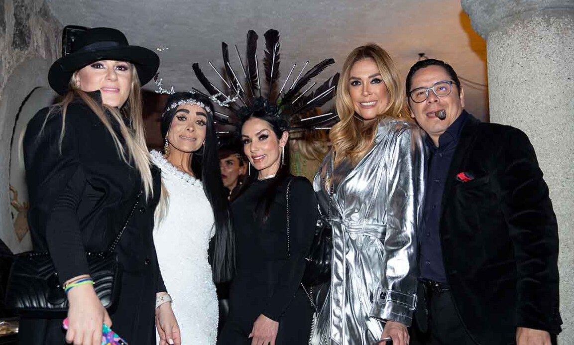 Majo Fernández, Isela Sánchez, Renata Zeni, Adela Sustaita y Mariano Luna