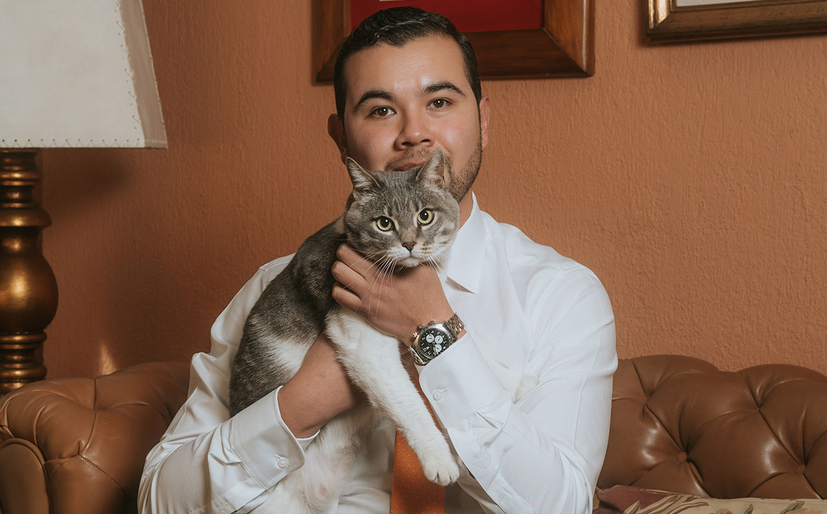 Médico cirujano y defensor de los animales, José Medrano alza la voz por quienes no pueden